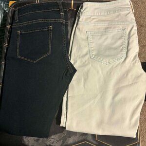 Women’s Jeans Bundle | Aeropostale 5/6 Jegging & Maurices Medium Regular